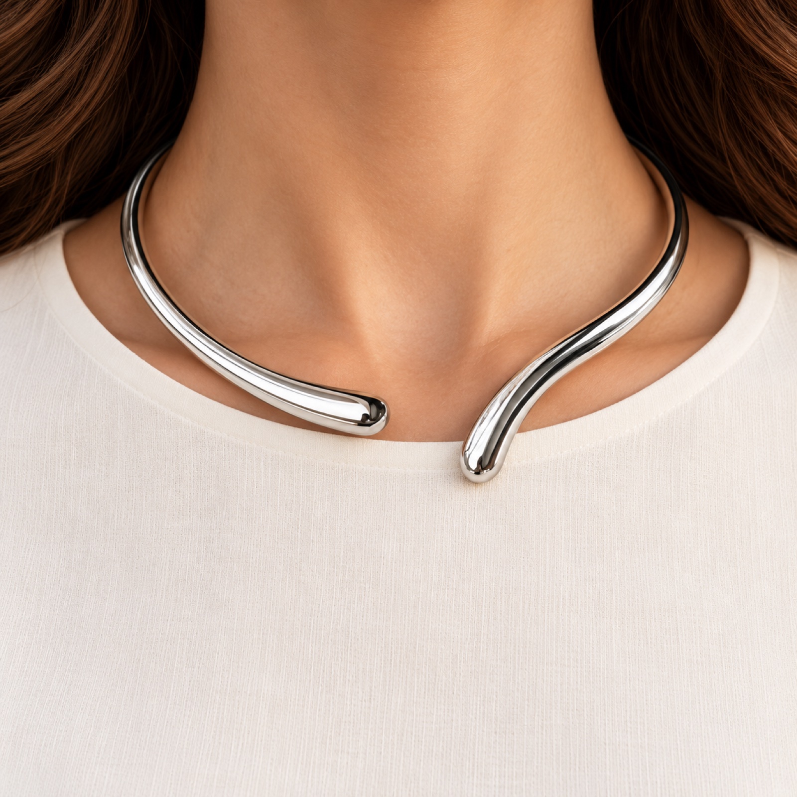 Mira silver, close view of the jewellery on the model, campaign portrait